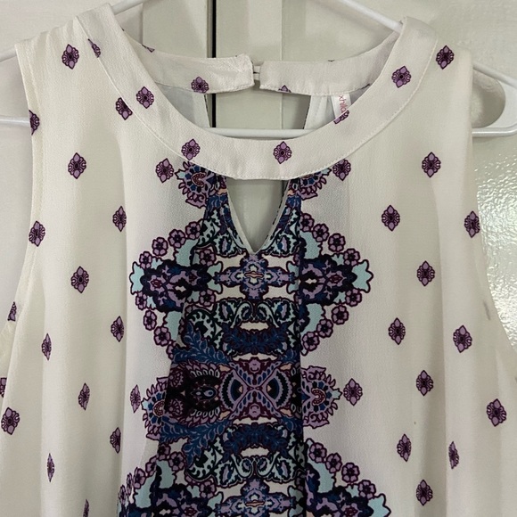 Exhilaration Sleeveless dress. Cream & Purple - Picture 4 of 5